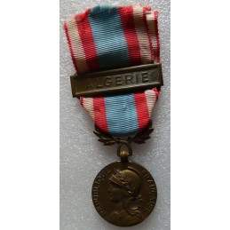 DECORATION MEDAILLE...