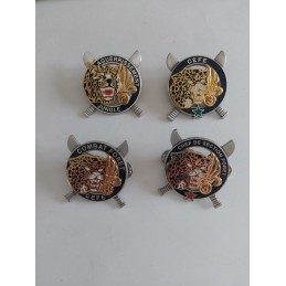 LOT 4 INSIGNES LEGION...