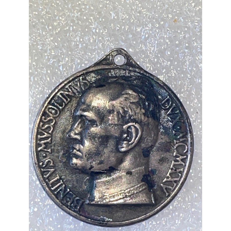ETRANGERS ITALIE MEDAILLETTE MUSSOLINI 1925 *