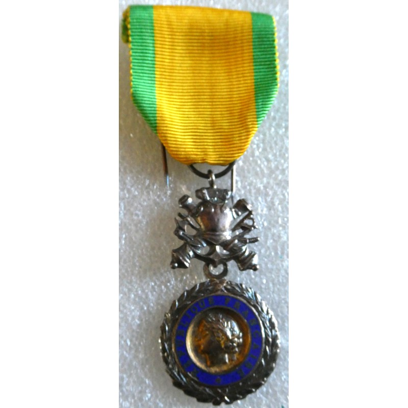 MEDAILLE MILITAIRE *
