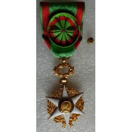 MEDAILLE OFFICIER MERITE...