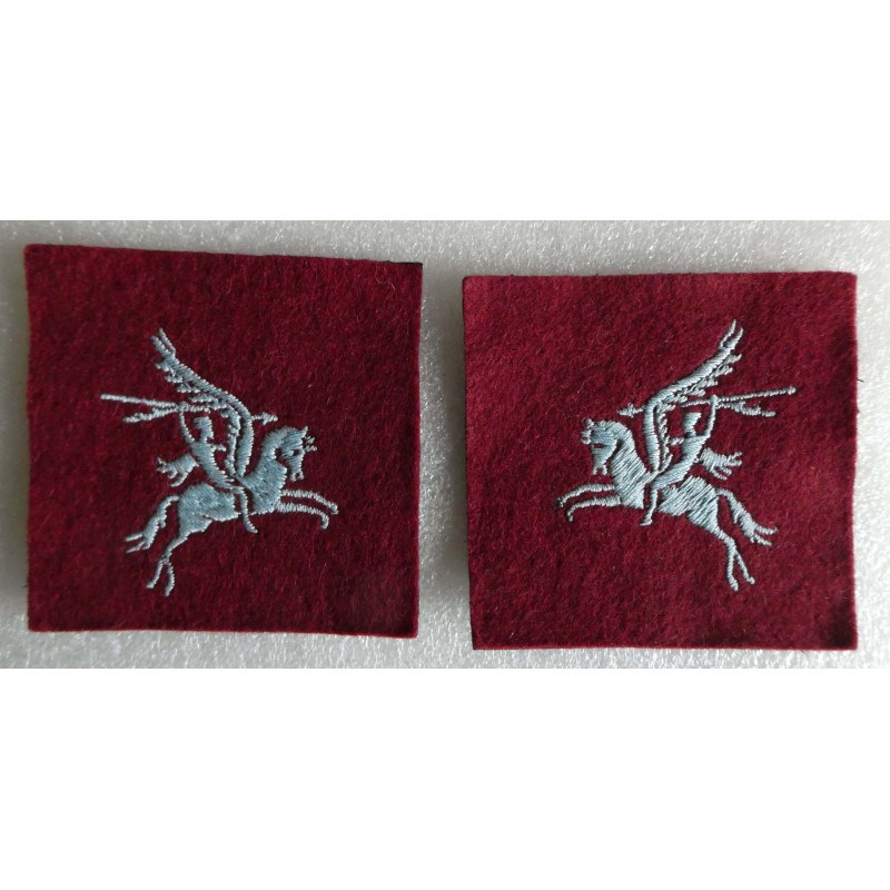 ETRANGERS GB PAIRE DE PEAGASES "