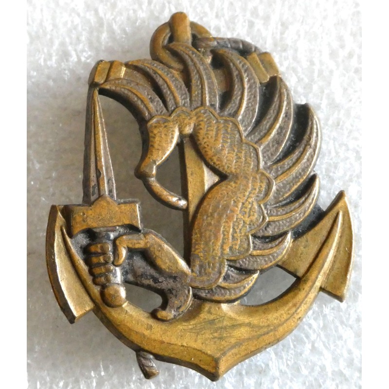PARACHUTISTE COLONIALE INSIGNE DE BERET MOUGEON *