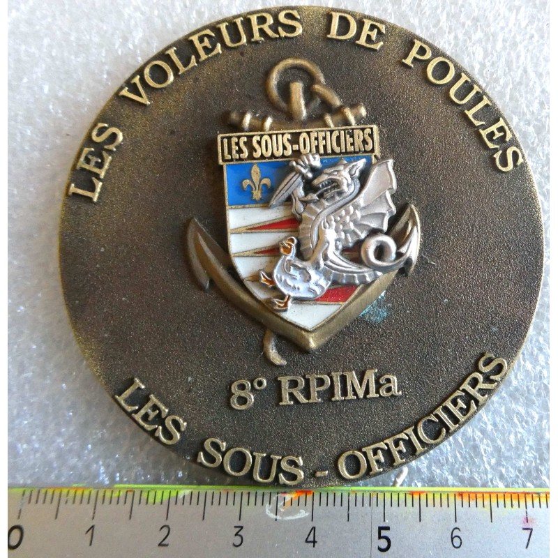 PARACHUTISTE MEDAILLE TABLE DU 8 EME RPIMA VOLEURS DE POULES 68 MM *