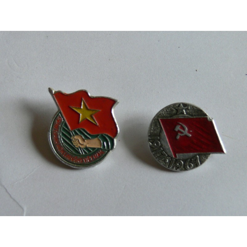 ETRANGERS INSIGNE VIET NAM ET PARTI COMMUNISTE