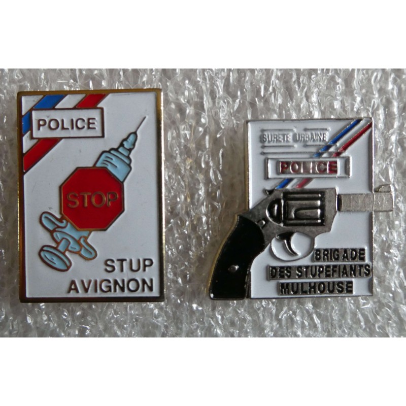 POLICE PINS 2 CARTES AVEC REVOLVER ET SERINGUE STUP AVIGNON *