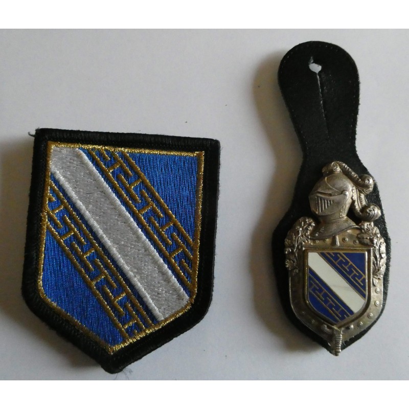 GENDARMERIE INSIGNE ET TISSU CHAMPAGNE*